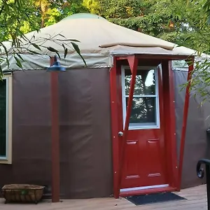 https://experience-yurt-living-a-short-walk-from-davis-bay.richmond-hotels.com