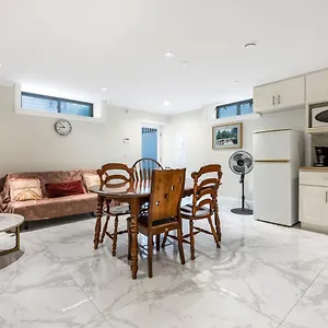https://modern-retreat-near-vancouvers-attractions.richmond-hotels.com
